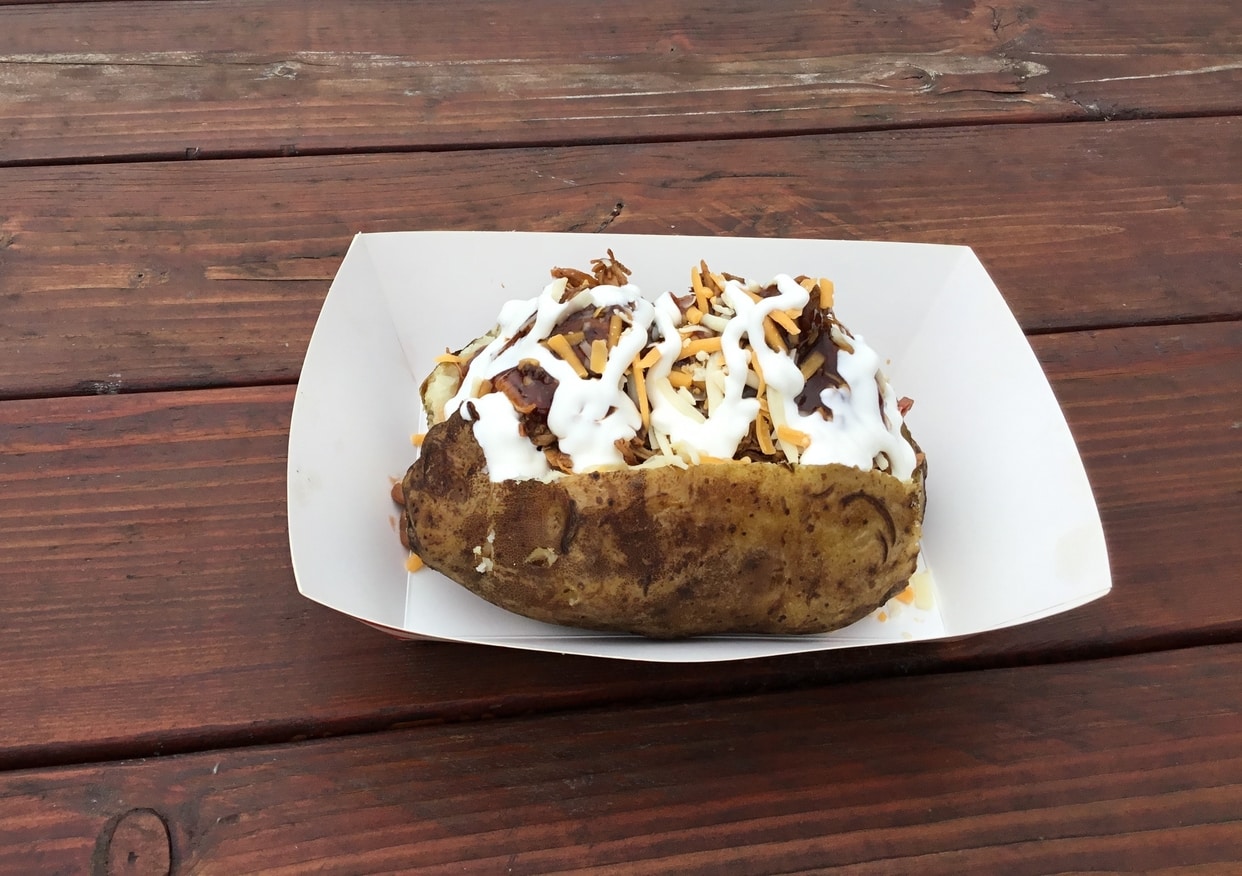 Baked potato topped with shredded cheese, pinto beans, smoked pulled pork, choice of BBQ sauce and sour cream.