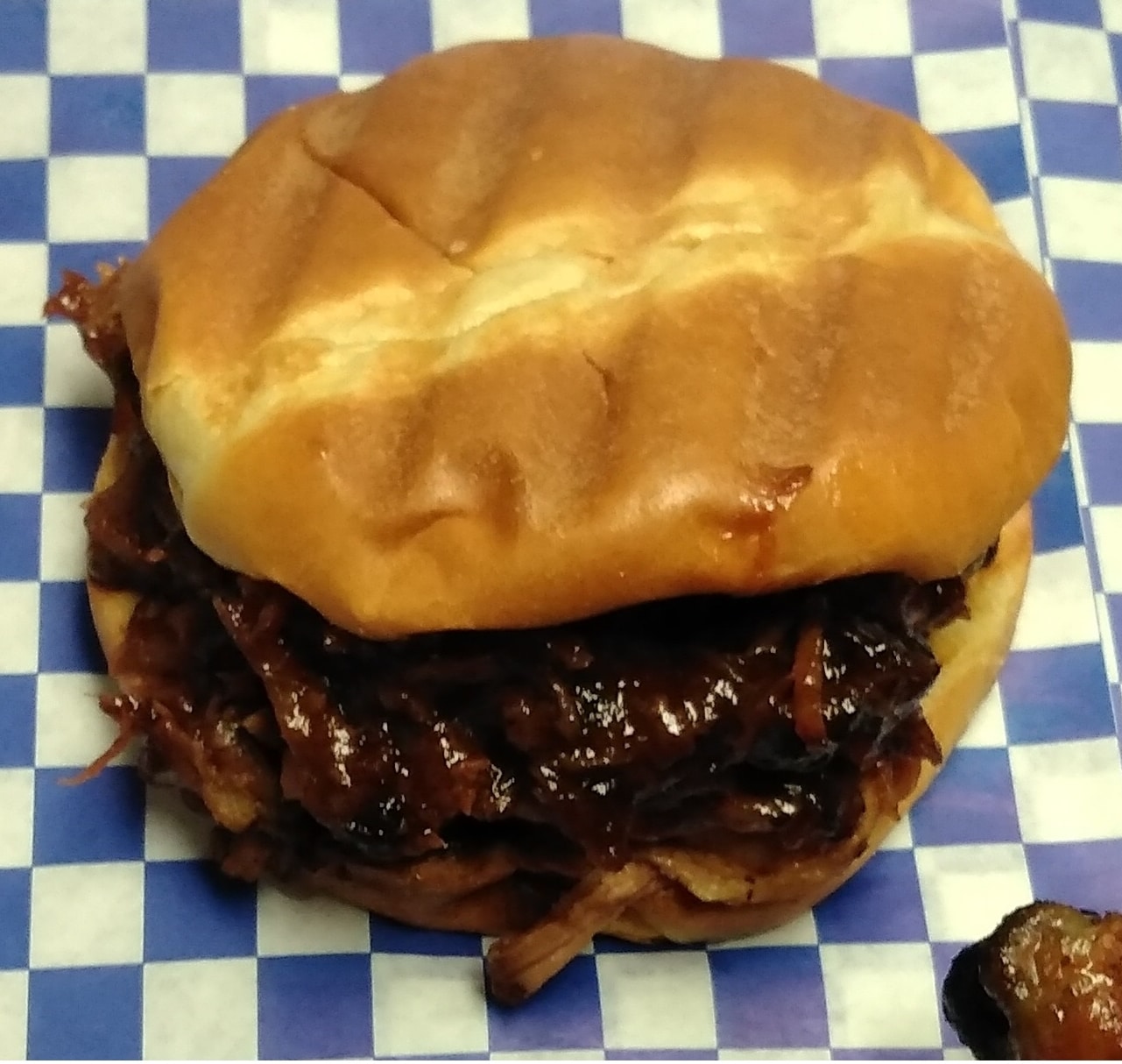 Brioche bun bread loaded with pulled pork served with fries or one side order of choice.