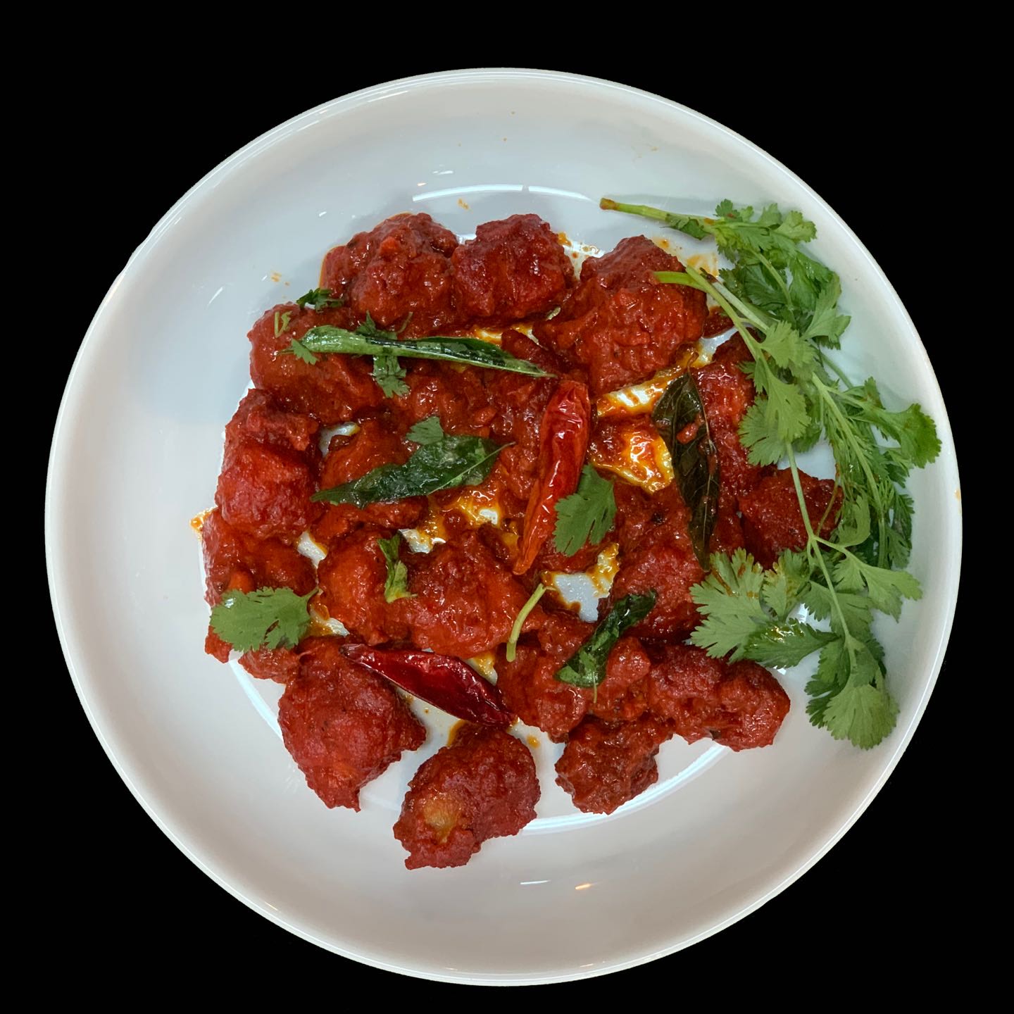 Deep fried chicken tempered with curry leaves and green chillies & sautéed in hot red sauce.