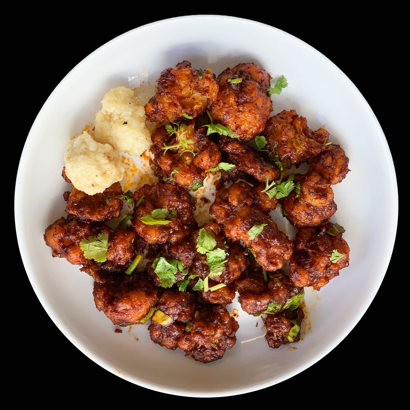 Deep fried baby corn/gobi/paneer tossed in soya sauce based gravy.