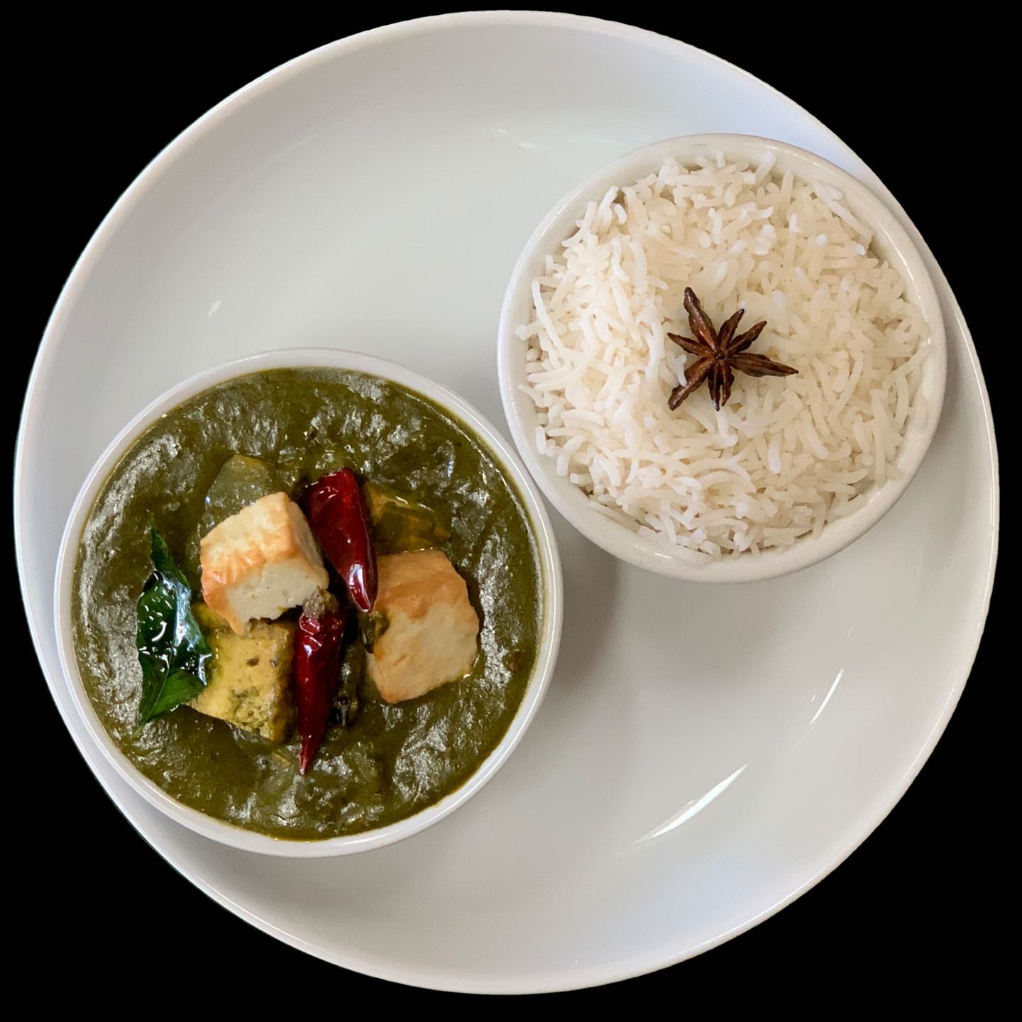 Spinach stuffed with cubes of fried paneer cooked with cream and coconut milk.