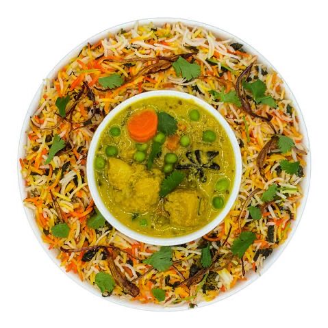 Potato, carrot, peas, cauliflower veggies stir-fried, mildly spiced, with a rich, creamy sauce made with coconut milk cream and ground cashew paste.