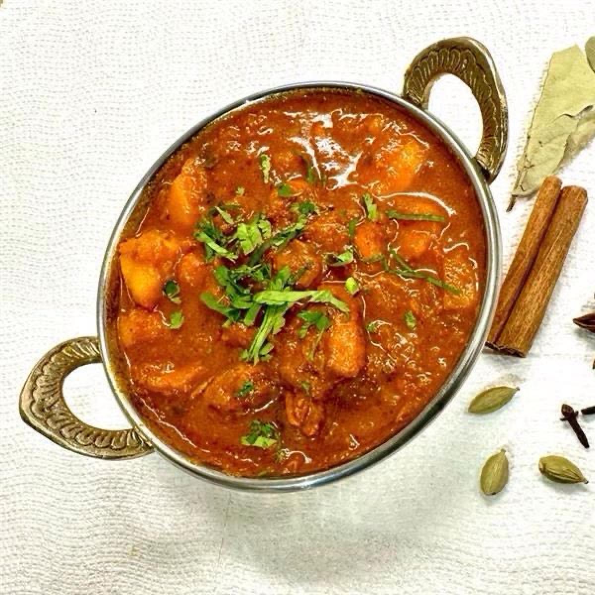 Succulent chicken and potatoes marinated in a tangy and spicy vinegar-based sauce, cooked with fiery Goan spices. Served with steamed rice. - Curry On Indian Cuisine restaurant in Beaverton, OR