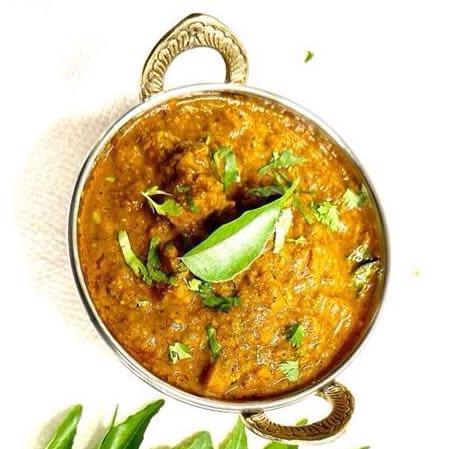 Succulent lamb cooked in a rich blend of aromatic Chettinad spices, creating a bold and flavorful South Indian dish that tantalizes the taste buds. Served with steamed rice.