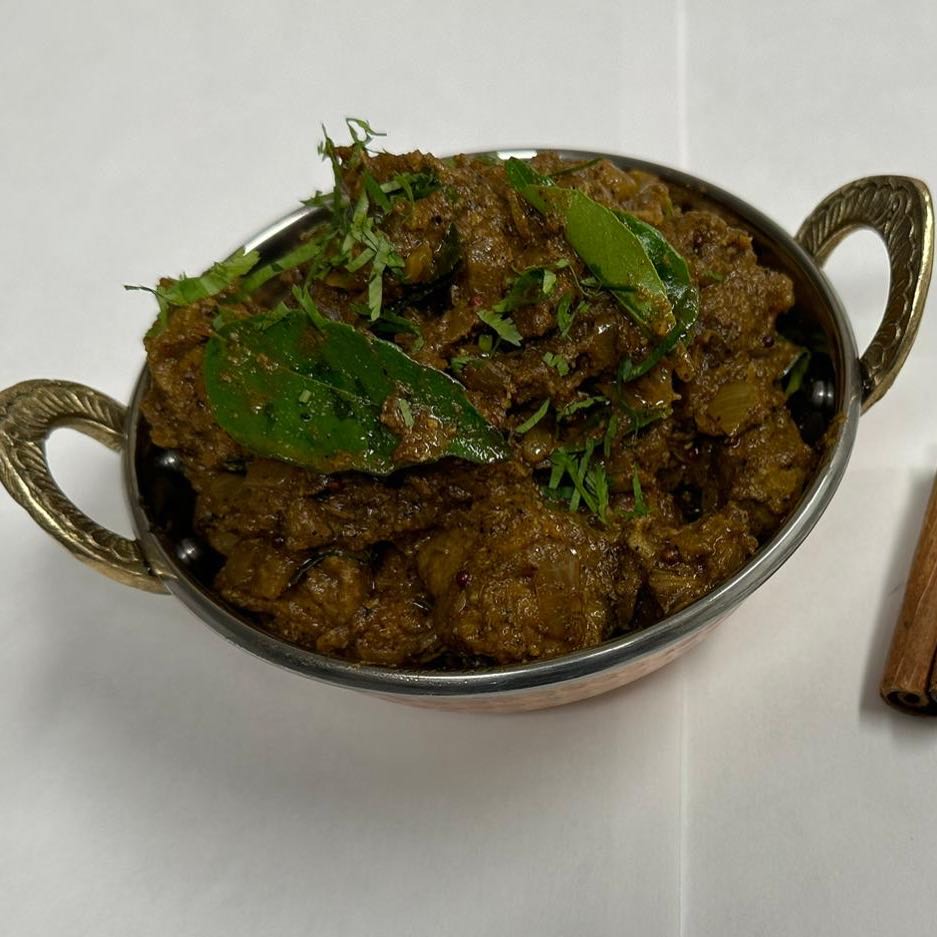 Juicy chicken pieces tossed with cracked black pepper and aromatic spices. Served with steamed rice.