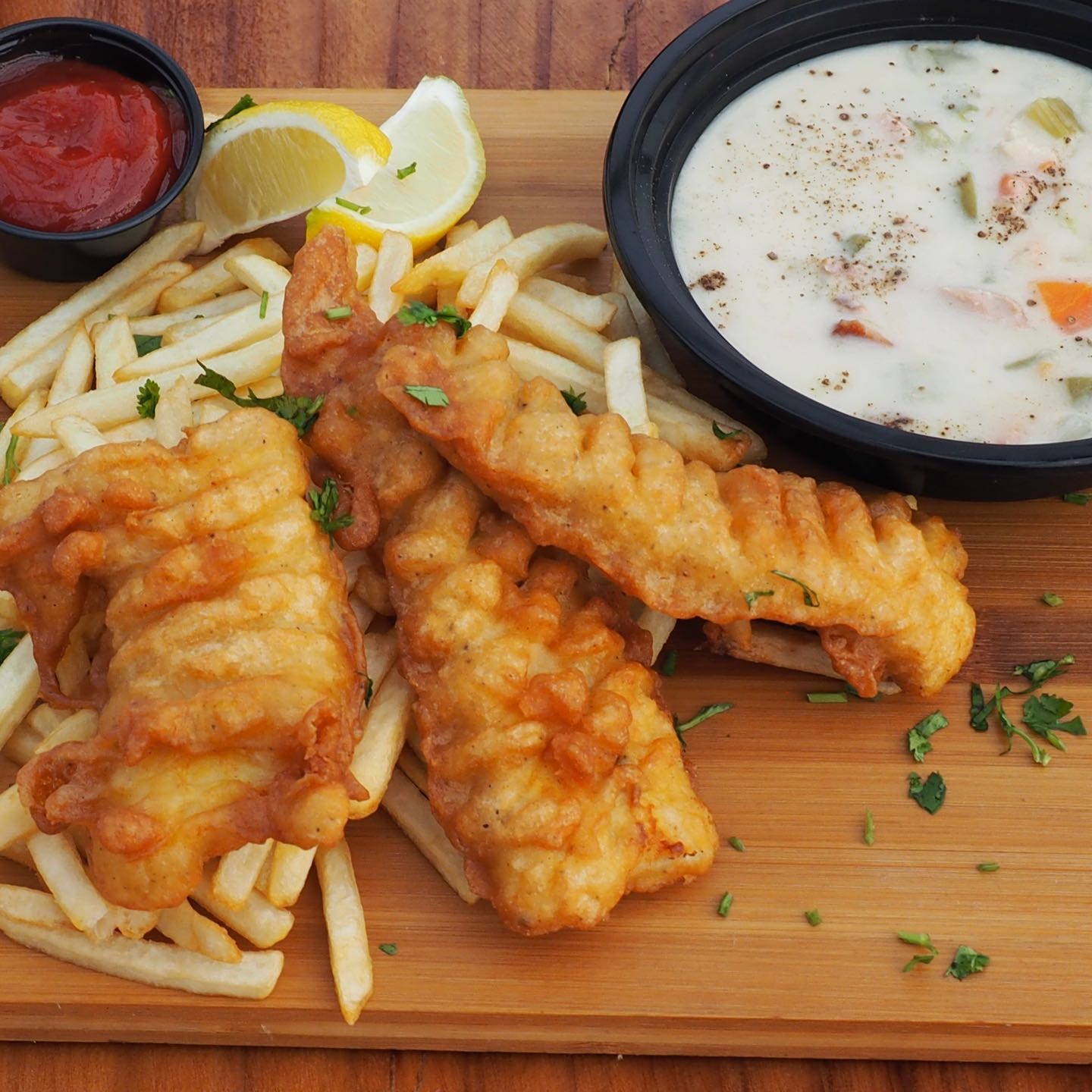 Tempura battered Mahi Mahi, fries, tartar sauce.