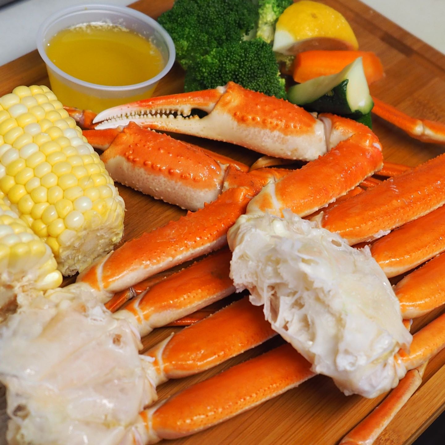 2 Clusters - Veggies - Salad - Corn - Butter.